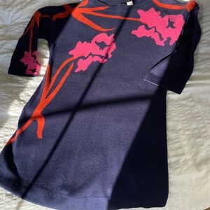 Anthropology navy with print, 3/4 sleeve sweater